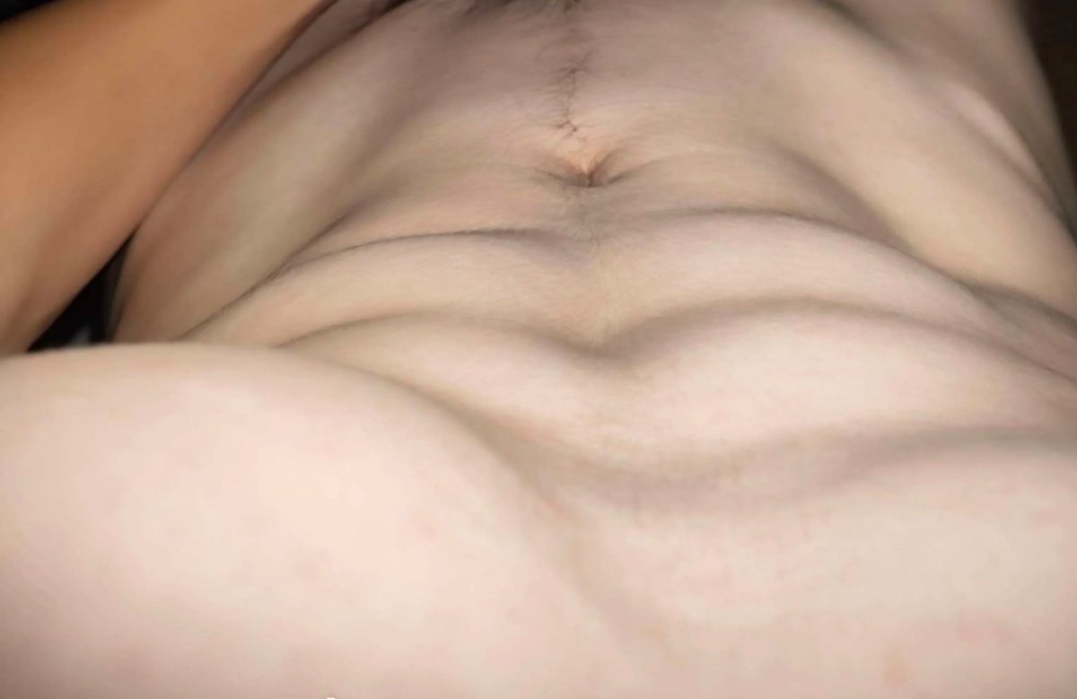 eallon_1's tweet photo. 拍的脖子疼 #薄肌 #男大 https://t.co/MVkSOWMS3i