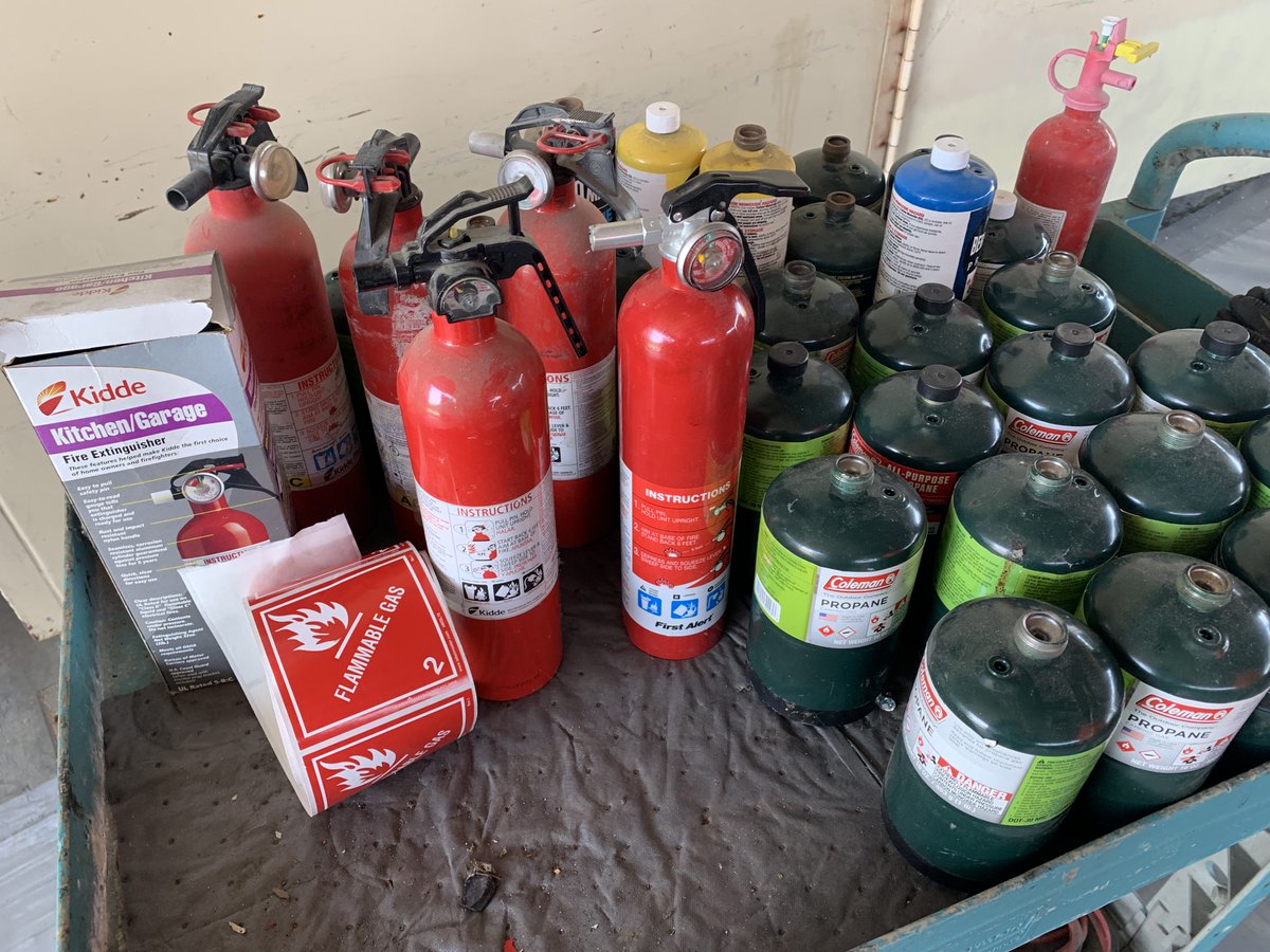 ocwaste's tweet photo. Declutter responsibly! Household hazardous waste doesn't belong in the trash. Visit one of our free collection centers Tuesday through Saturday 9 a.m. – 3 p.m.:
📍 Anaheim 
📍 Huntington Beach 
📍 Irvine 
📍 San Juan Capistrano 

💻https://t.co/sgDXz602RL https://t.co/SmIFPcH3Mj