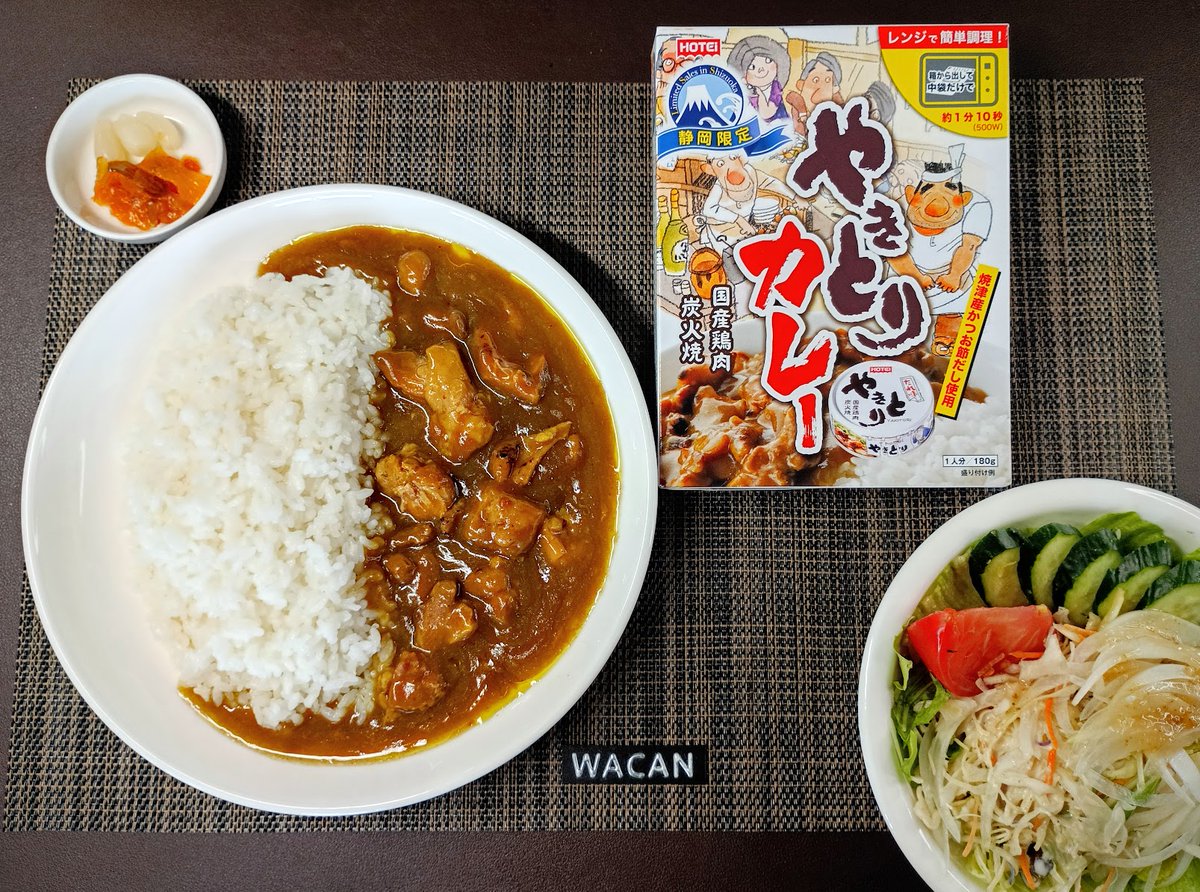 wacan_fx's tweet photo. 🐰⸝#火曜日はカレーの日🍛#おうちごはん #レトルトカレー
火曜日は「カ」が付くのでカレーを食べる日にしています🤗
今日はホテイのやきとりカレーを食べました
缶詰の生産量が日本一で、ホテイフーズの本社もある静岡県のご当地カレーと言えるのか否かは置いといて、1970年発売～ロングセラーの缶詰『ホテイのやきとり』を使って和風カレー仕上げた静岡限定商品、製造所は宮城県の気仙沼ほてい😆
具は炭火で焼き上げたという鶏肉と炒め玉ねぎ。鶏肉は肩肉と皮だろうか...硬めの肉と柔らかい肉が混在たくさん入っている
カレーソースは昆布と鰹の和風だしをベースに、生姜,にんにくで風味付け、リンゴ果汁や野菜エキスで甘み等を表現させ、それにカレー粉が合わされている…この風味ととろみ具合はカレーうどんの方が合いそう...🤔
辛さとスパイス感がもの足りないが、焼き鳥のタレの甘みとカレーの風味を同時に味わえました😋旨!