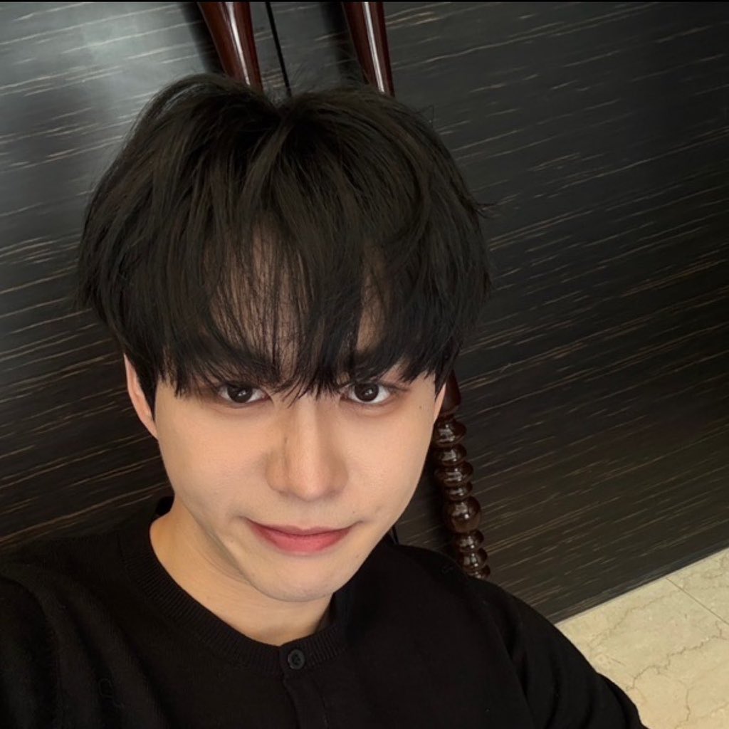 wishwasukhunpol's tweet photo. รูปเก่าหรือใหม่ ผมดำแล้วหรอ🥺🥺 https://t.co/w7DN7kSukJ