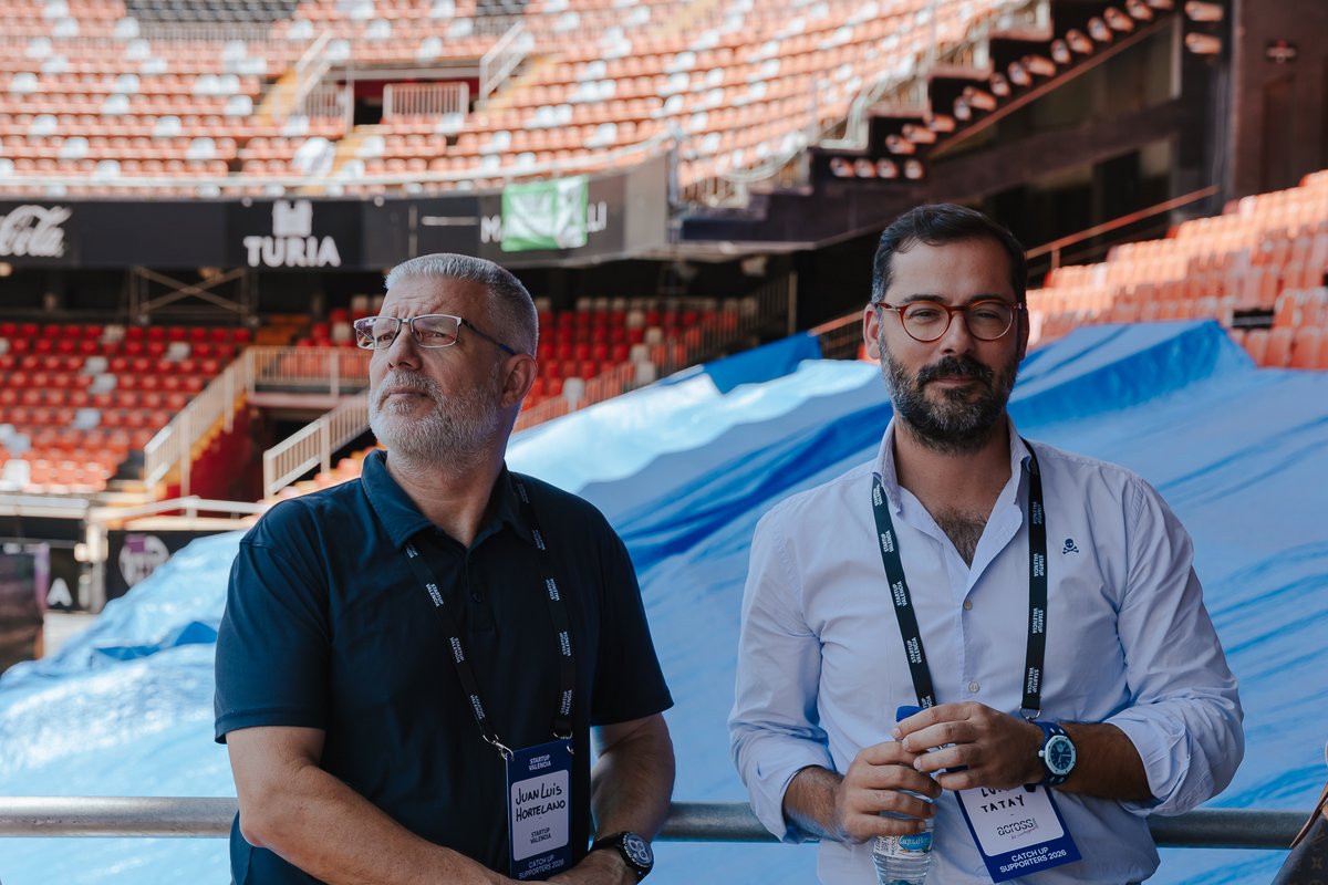 Startup_VLC's tweet photo. @VDS_event @vidext_io @opentop_hub @LeytonIberia @axebow_bykumori @nacho_mas @Josebortcs @valenciacf @santander_es @BStartup @Glovo_ES Recorremos Mestalla, inaugurado en 1923 y uno de los estadios con más historia del fútbol espa��ol, antes de que el @valenciacf inicie una nueva etapa en el Nou Mestalla 💪

Además, conocemos su estrategia de innovación tecnológica y hospitality para el nuevo estadio https://t.co/4rQSRuUe11