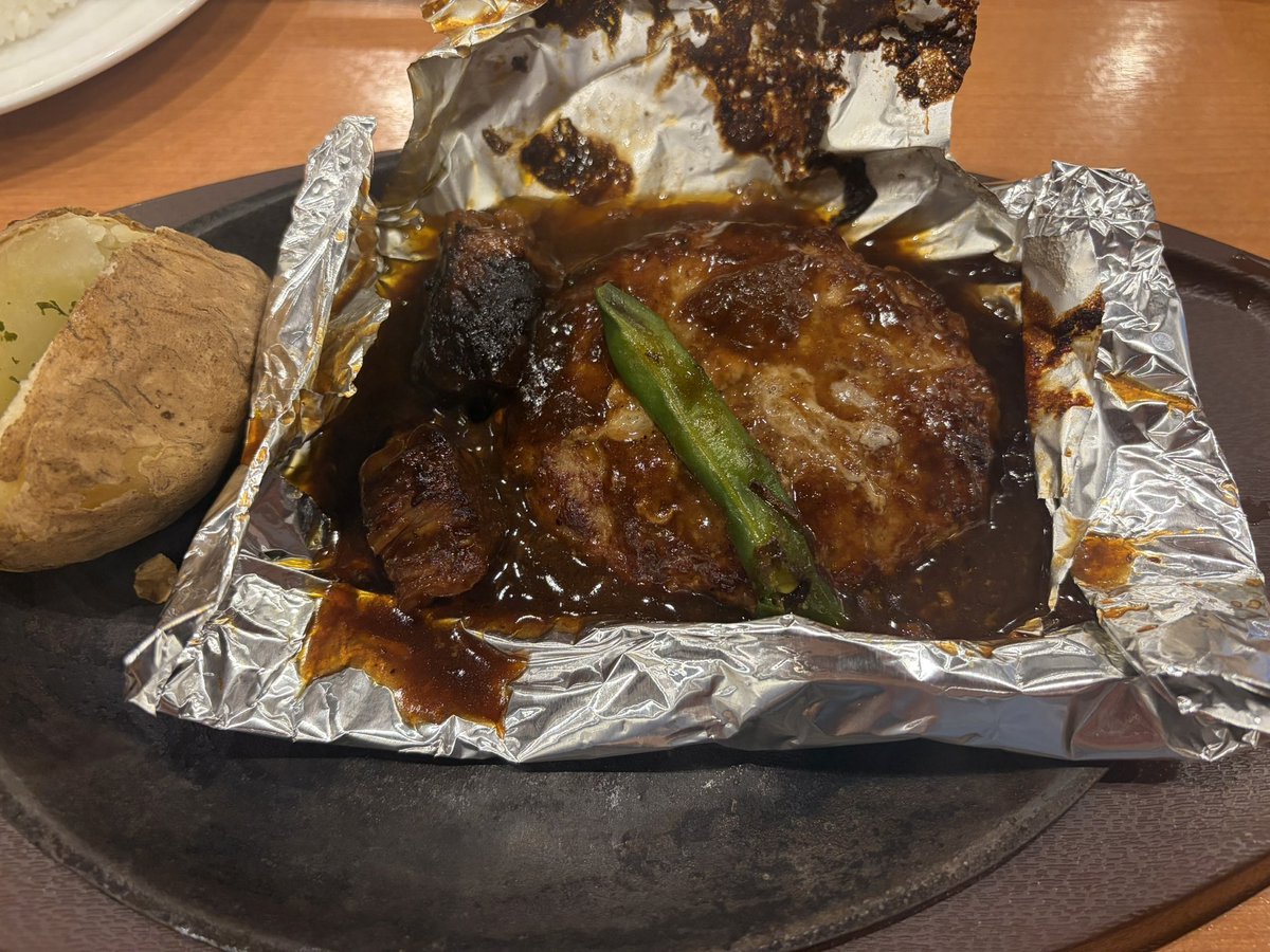 daishiryuu0927's tweet photo. 今日の夕ご飯七夕という事で人生初ココ���の包み焼きハンバーグを食べてきた！
なぜか今までココス行っても包み焼きハンバーグ食べたこと無かったんだよなー https://t.co/AVpJTv4yD3