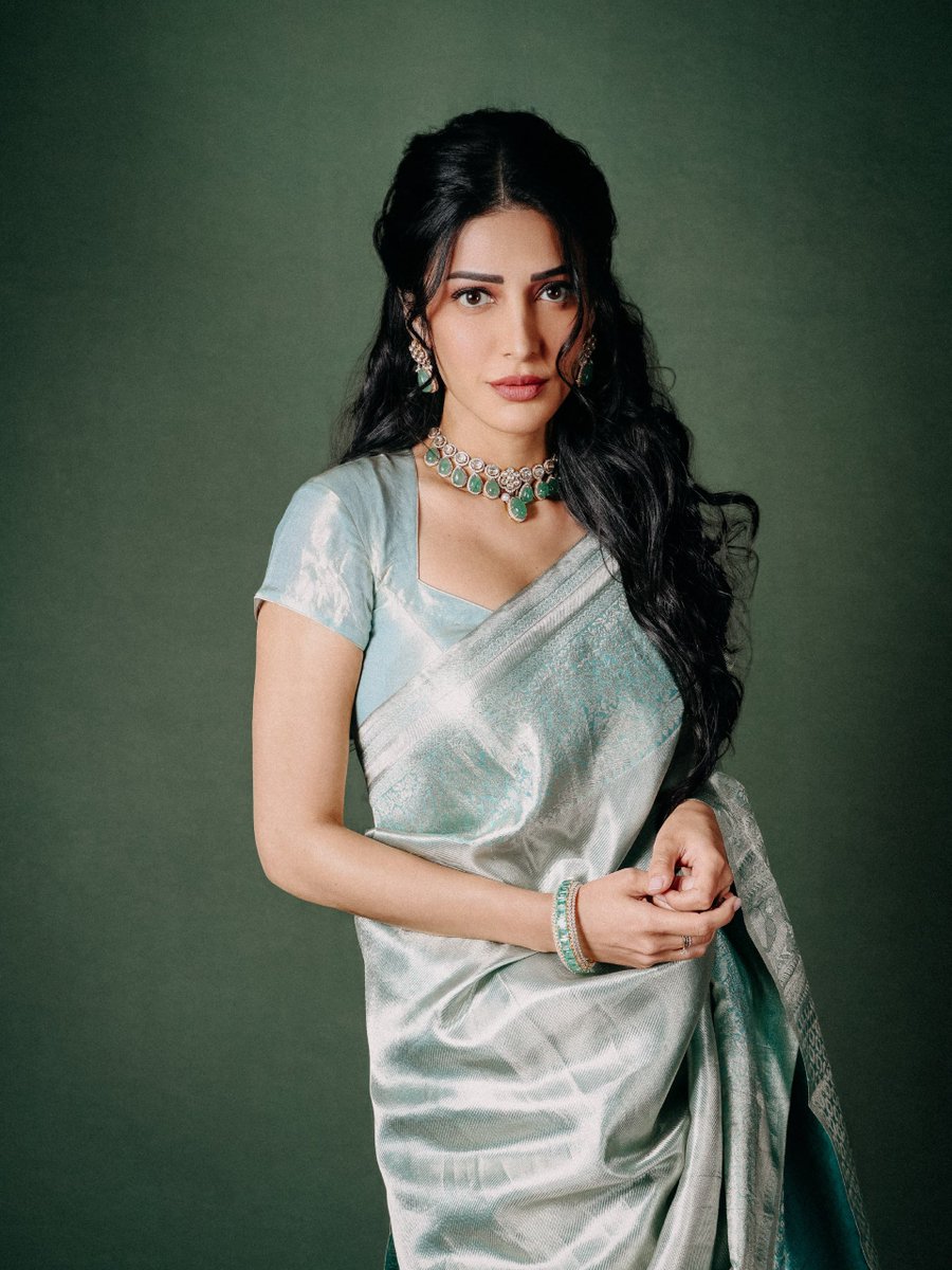 azhagigalulagam's tweet photo. @shrutihaasan Beautiful pictures : @shrutihaasan 🥰🫠 2/3 👇 👇 

#shrutihaasan #shruti https://t.co/eYZf5ua3l6