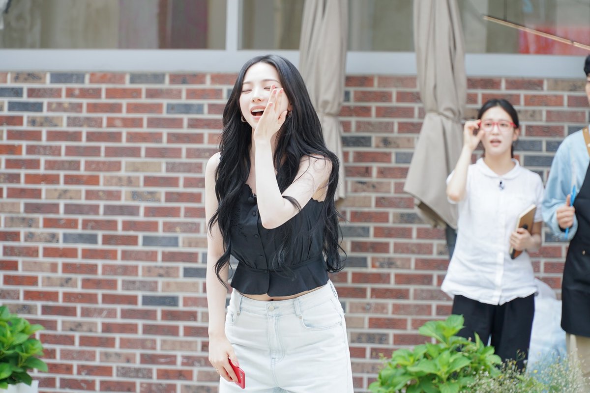 KRNGlobalUnion's tweet photo. 260702 https://t.co/9xnuy9cgnK Instagram

《Na Young-seok vs. Junior PD》Round 1 Results
🏆 Round 1 Winner: Na Young-seok

"I'm KARINA in the real world, but in another world I'm 21-year-old Jimin?"

After grinding a millstone, working part-time at a café, and even giving life advice, KARINA won over the subscribers countless times.

🔗https://t.co/Mt0GFO7exM

#KARINA #카리나 #カリナ #aespa #에스파