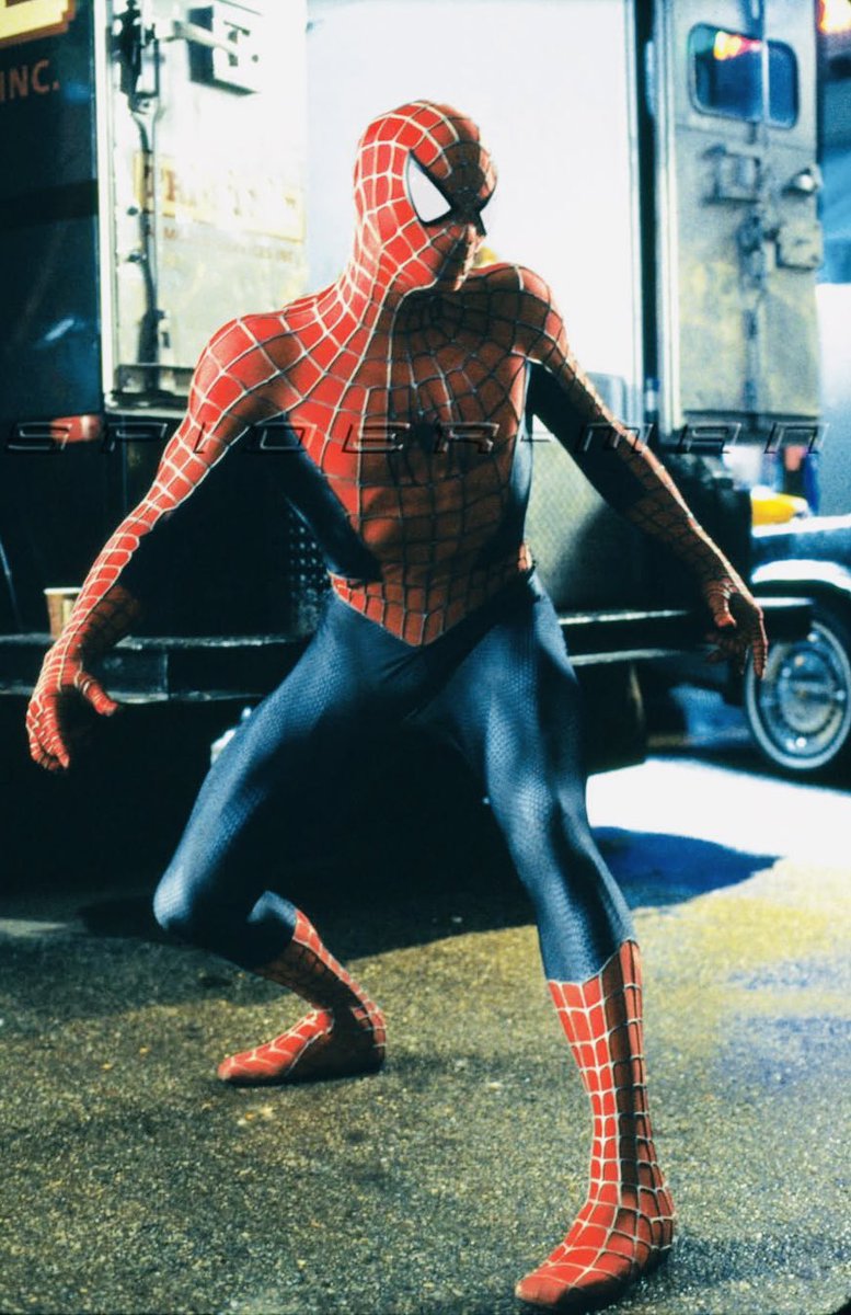 absolutepico's tweet photo. Tobey’s 2002 suit is still one of my favourite suits ever. https://t.co/BbTyC75YJZ