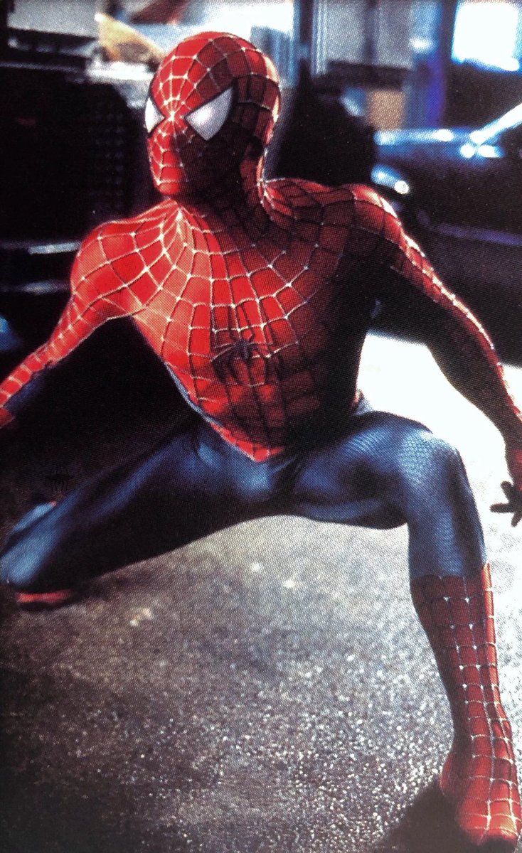 absolutepico's tweet photo. Tobey’s 2002 suit is still one of my favourite suits ever. https://t.co/BbTyC75YJZ