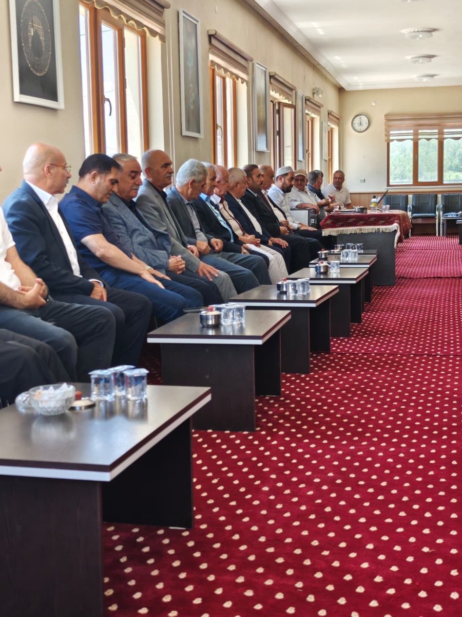 AkEdremit65's tweet photo. İlçe Başkanımız Sn. @OndilKenan ve beraberindeki heyetimiz bugün Yönetim kurulu üyemiz Abidin Kırmızıelma'nın vefat eden teyzesinin taziyesine katılımda bulundular.
Merhumeye Yüce Allah’tan rahmet, değerli dava arkadaşımıza, ailesine ve yakınlarına başsağlığı ve sabır diliyoruz. https://t.co/eDwdTaQayD