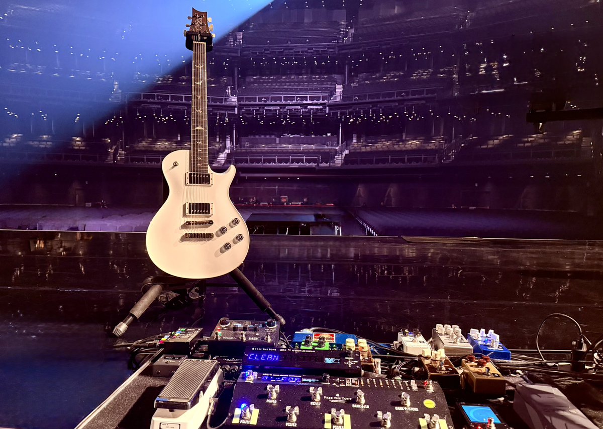 tasuku_tohyama's tweet photo. ポルノグラフィティ 
「20thライヴサーキット“水”」

東京ガーデンシアター

東京公演1日目
流石の盛り上がりでした🤓

明日もよろしくお願いします！！

#ポルノグラフィティ https://t.co/fuAMUFffsr