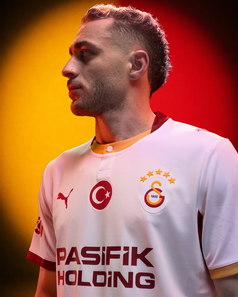webaslan's tweet photo. 🦁👕 Galatasaray'ın yeni sezon formaları. https://t.co/0FhtMTKJfN