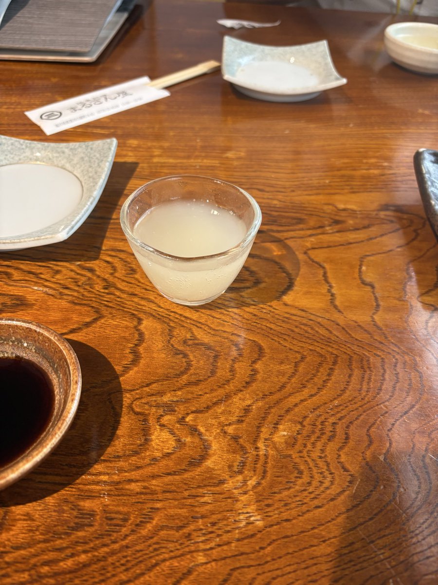 Miyuki1125's tweet photo. 今日のお昼ごはん 私の鯖寿司はすぐに来て主人のお寿司は忘れられてた 結果日本酒が進みました
#ダイヤモンドプリンセス
#クルーズ
#M618 https://t.co/Iw1a2TD7Zh