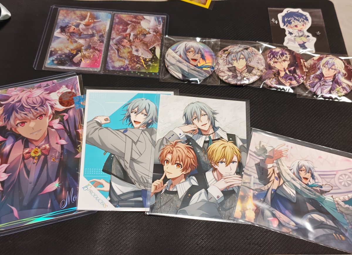 ttsk_i7's tweet photo. アニメイトカフェ連れてってもらいﾒｿﾞ堪能してきた〜👐
しかもグッズまでいただいたのだが！ﾘﾊﾞﾚも！！🙏
手提げ水色で愛だし本当頭があがらん🙇 https://t.co/bLWyPKFwbv