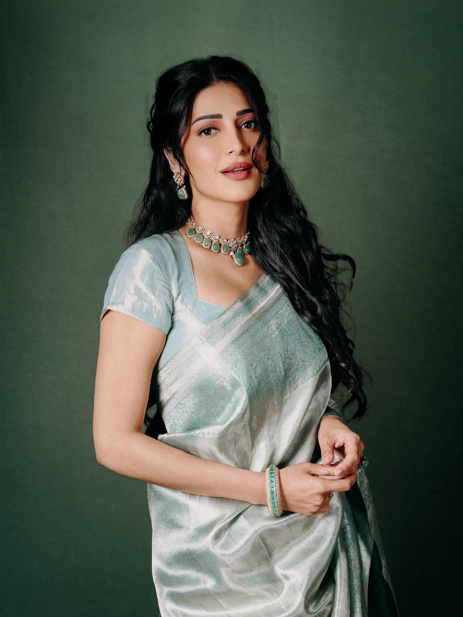 azhagigalulagam's tweet photo. @shrutihaasan Beautiful pictures : @shrutihaasan 🥰🫠 3/3 👇 👇 👇 

#shrutihaasan #shruti https://t.co/ZJxGjXHM1x