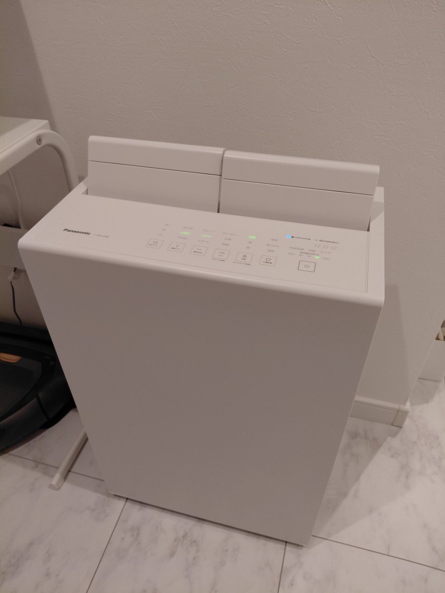 desuke_san's tweet photo. パナソニックの新しいハイブリッド除湿機買ったから誰得レビューやるよー

1階で24時間ずっと回し始めたんだけど、エコハイブリッド方式とやらが評判通りの超省エネ
ハイブリッド式なのに、自動モードで実際の消費電力を測定したら191W（コンプレッサー起動中） https://t.co/9vVzLJYVre