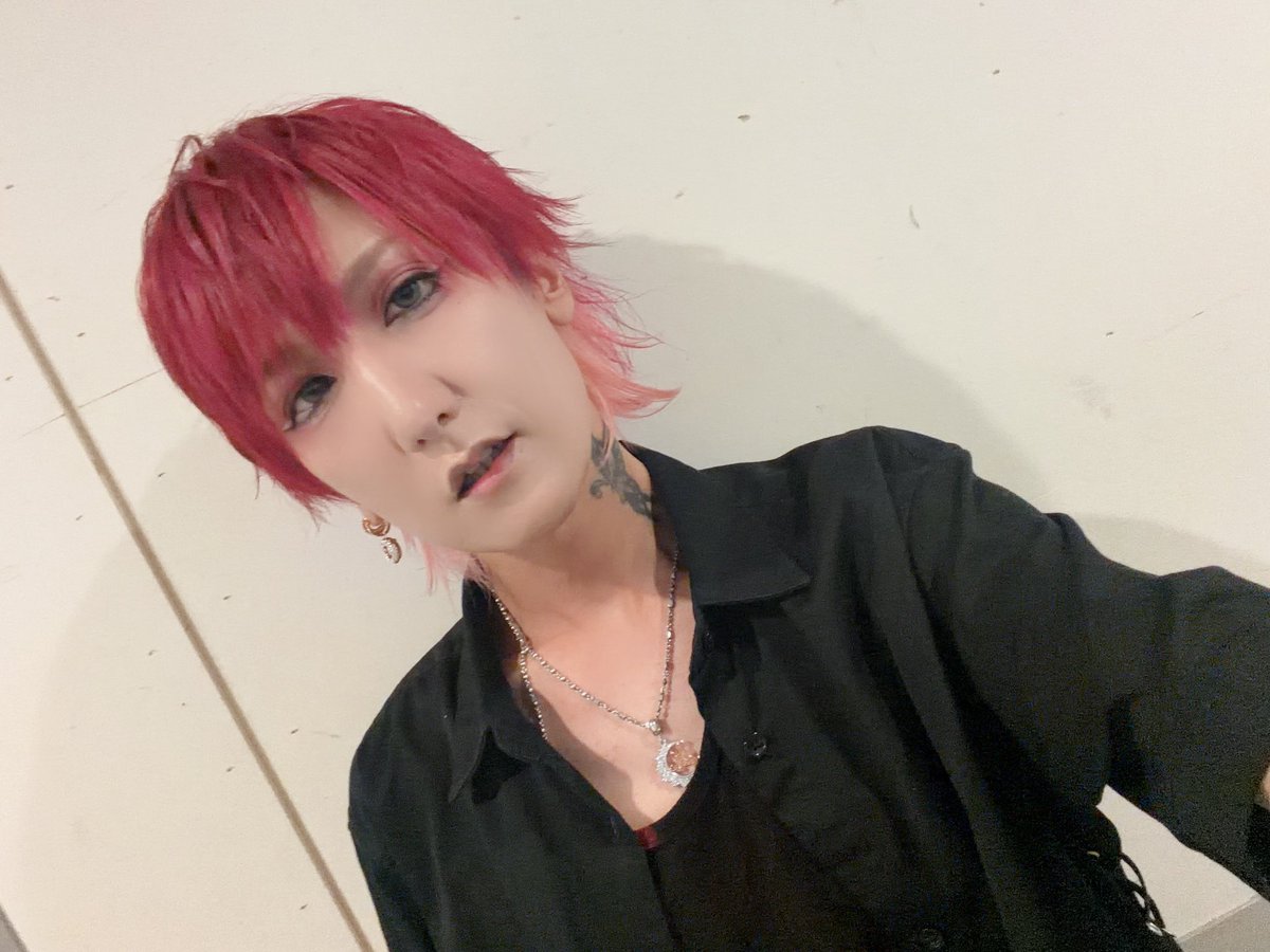 Yuh_Guitarist's tweet photo. vistlip 19th Anniversary LIVE [CLOCKWORK JUKEBOX]@ZeppDiverCityでした！
集まってくれたみんな、応援してくれたみんなありがとう。
今年は今まで以上にあっという間に終わってしまったライブでした。それぐらい楽しかった。
20周年に向けてまた駆け抜けて行くからみんなもついてきてね！
感謝!! https://t.co/AxTIfhnAUQ