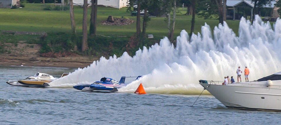 RaceDay_Live's tweet photo. Shane cruises to 6th Gold Cup in triumphant H1 return https://t.co/kioNzlwxRm https://t.co/uglPHeVMwc