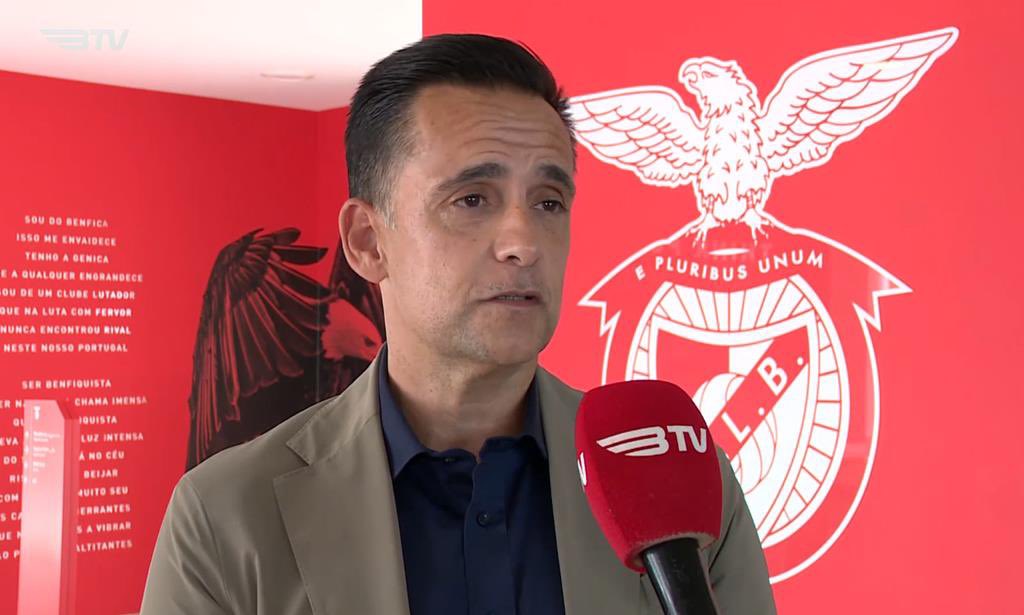 vaibenfica1904's tweet photo. Gustavo Correia repreendido por acusação falsa contra Mário Branco.

Durante o inquérito disciplinar foi feita a visualização das imagens e concluiu-se que Mário Branco não se aproximou, nem foi impedido por qualquer pessoa de se aproximar fisicamente da equipa de arbitragem. https://t.co/0lcQNmWZ9C