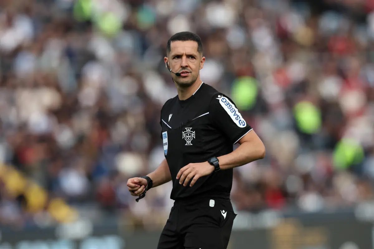 vaibenfica1904's tweet photo. Gustavo Correia repreendido por acusação falsa contra Mário Branco.

Durante o inquérito disciplinar foi feita a visualização das imagens e concluiu-se que Mário Branco não se aproximou, nem foi impedido por qualquer pessoa de se aproximar fisicamente da equipa de arbitragem. https://t.co/0lcQNmWZ9C