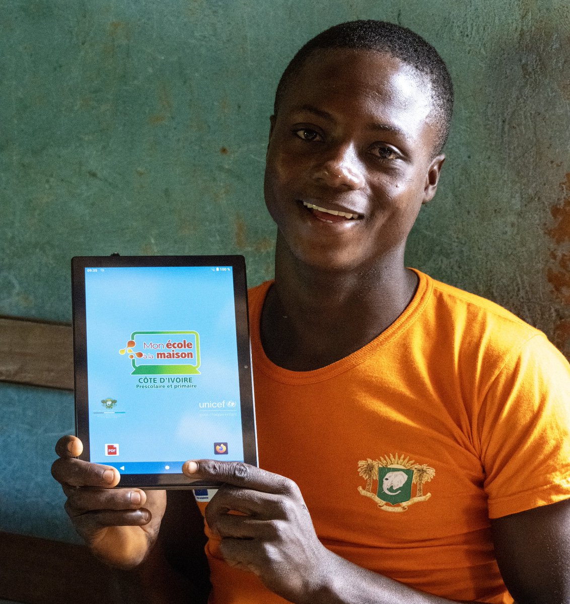 UNICEF_CIV's tweet photo. « J’ai arrêté les études à cause des difficultés financières. Il y a 3 mois, j’ai rejoint l’enseignement itinérant. Aujourd'hui, je réintégre le système éducatif formel. » — Thierry, 17 ans.
A lire : https://t.co/UHPBHXzWeF
@OITAbidjan @OIMCotedIvoire @UEenCI  @AmbSuisseCI https://t.co/7Yluua9t7B