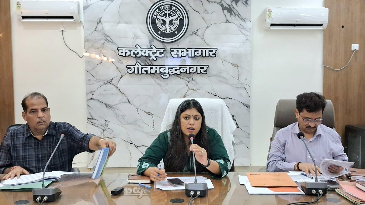 MedhaRoopam's tweet photo. जिला स्वास्थ्य समिति एवं शासी निकाय की बैठक में राष्ट्रीय स्वास्थ्य मिशन की योजनाओं तथा स्वास्थ्य कार्यक्रमों की प्रगति की समीक्षा करते हुए संबंधित अधिकारियों को सभी कार्यक्रमों का प्रभावी क्रियान्वयन सुनिश्चित कर जरूरतमंदों तक स्वास्थ्य सेवाओं का लाभ पहुंचाने के निर्देश दिये। https://t.co/O4Ta5RDdrJ