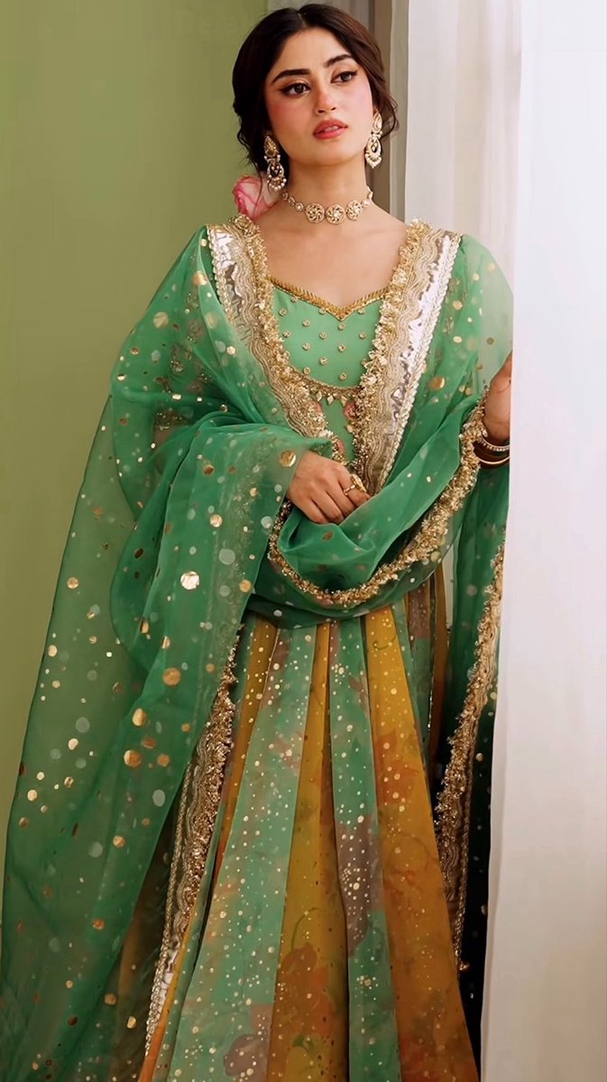 tumnazarmeiraho's tweet photo. nobody, and i repeat nobody, slays a photoshoot like miss sajal aly https://t.co/bbE3As0dIe