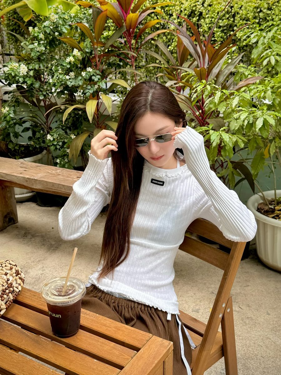 primiitrend's tweet photo. ɪɢ: ᴘʀɪᴍɪɪʟʏ ᴜᴘᴅᴀᴛᴇ 

MiuMiu girl @MIUMIUofficial 🤎

#primiily #ลูกหมีของพรีม
#MIUMIUETE #MIUMIU https://t.co/fv4rq9fxiE
