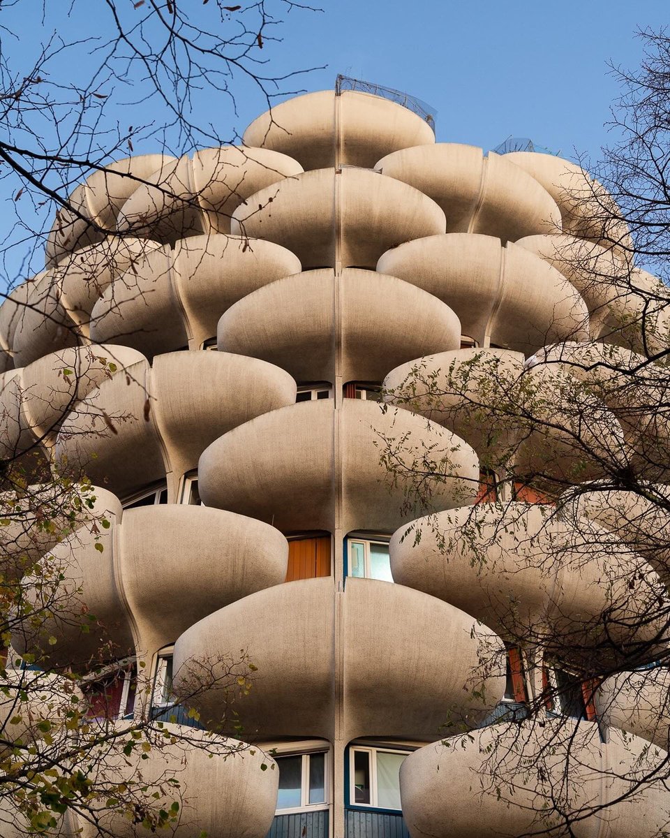 Dee_Floki's tweet photo. Extravagant Brutalism 
Les Choux de Créteil, France. https://t.co/fJe3beTOoz