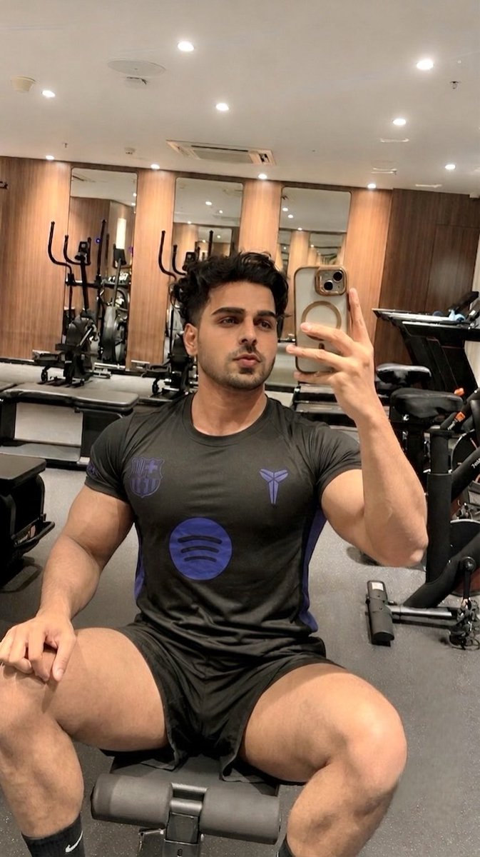 fitzsameer's tweet photo. Today’s pump hit different #hothunk https://t.co/S5fm1MjnIr