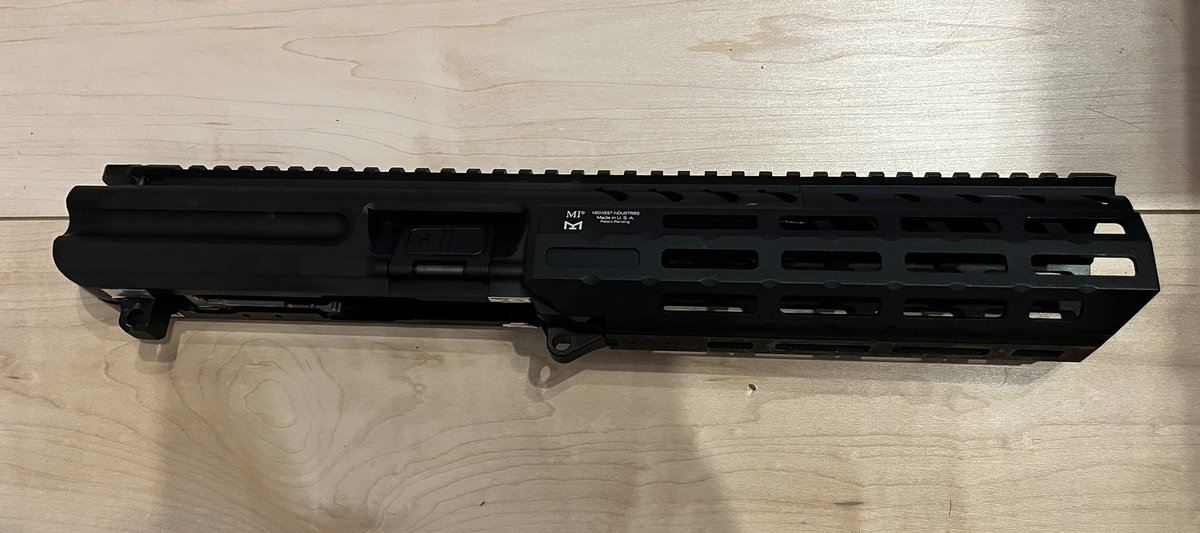 KRrvti's tweet photo. #ミリタリー物販
apfg mpxアッパーハンドガードセット
ハンドガードはMIのレプになります。
送別15k

※バレル、チャンバー周りは付属しません
ガタ取りの為にアルミテープ貼ってます https://t.co/7efKZkaqS0