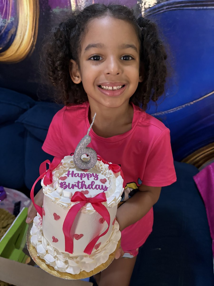 krldri_'s tweet photo. Enquanto eu existir você nunca estará sozinha ! Feliz 6 aninhos meu amor 😍🎀🩷🎊 https://t.co/Kz29sRF7RQ
