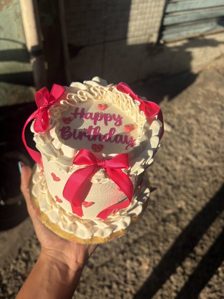krldri_'s tweet photo. Enquanto eu existir você nunca estará sozinha ! Feliz 6 aninhos meu amor 😍🎀🩷🎊 https://t.co/Kz29sRF7RQ