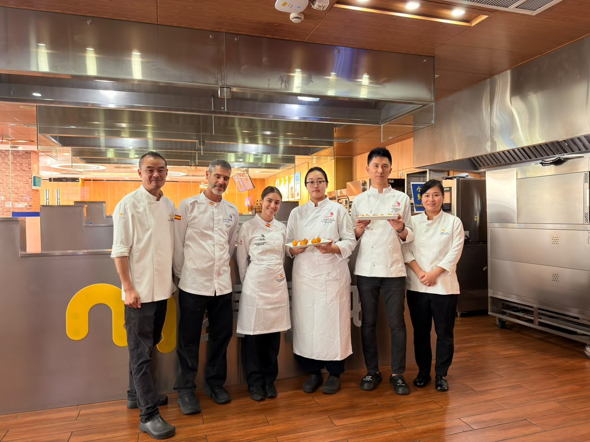Spainskills_fp's tweet photo. La modalidad de competición de cocina ha intensificado su preparación y recientemente han viajado a China para ampliar sus entrenamientos. La competencia promete estar a un nivel altísimo#worldskillsspain2026#FP#🇪🇸 https://t.co/7XGnhJ7b1y