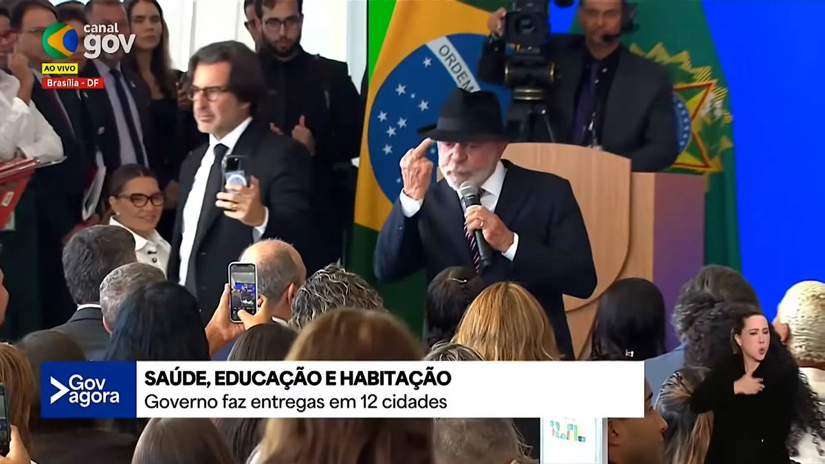 josefucs's tweet photo. O dedo do meio, a incontinência verbal e a blindagem de Lula

Às vésperas do início oficial da campanha,  Lula parece ter perdido de vez a decência e o controle em suas aparições públicas.

Confira a nova coluna que produzi para a @gazetadopovo. 
https://t.co/CCCGasAZKV https://t.co/LG2BZosSZB