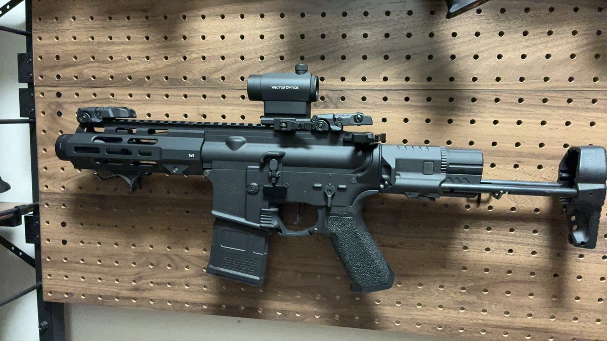 tsmt09mk18's tweet photo. VFC軍拡🔫
ゴテゴテ盛るより、シンプル仕様でいこうかなと😎
ただ、アンビセレクターだけちょっと難あり…。
そして実は週末にも大物2本軍拡予定🤣
さすがにもう財布が悲鳴を上げてます💸
#VFC #ガスブロ #エアガン #サバゲー #軍拡 #カスタム #サバゲーマーと繋がりたい https://t.co/DOtlaJTxNU