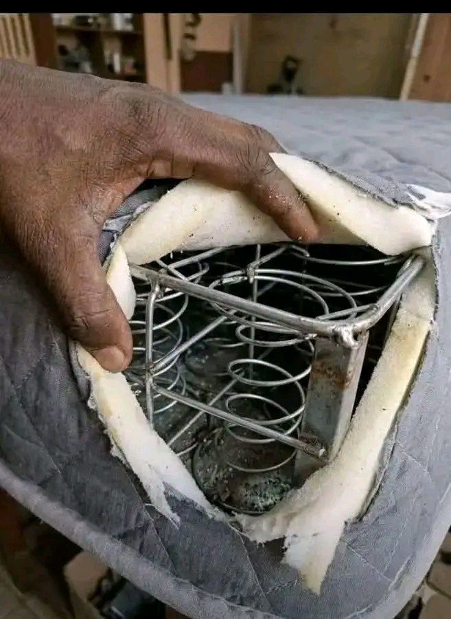 filipelouta's tweet photo. Hizi ndizo mattress heavy duty?
Lakini Kenyans, why?😧😧 https://t.co/d7EsaJ7BxR
