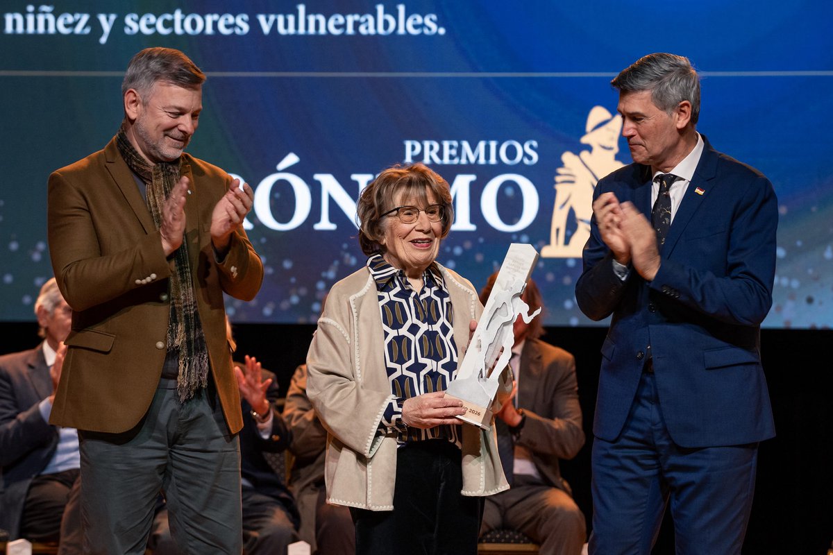 javierpretto's tweet photo. 🏆 PREMIOS JERONIMO 2026

En el marco del 453° aniversario de #CórdobaCapital, el intendente Daniel Passerini encabezó la 34.ª edición de los Premios Jerónimo, un reconocimiento a vecinos, vecinas e instituciones que, con su compromiso y trayectoria, contribuyen todos los días al crecimiento de nuestra ciudad.

Durante la gala, realizada por cuarto año consecutivo en el recuperado Teatro Comedia, también se entregó el Jerónimo de la Gente al Centro de Día Sullai y se rindió homenaje, con distinciones In Memoriam, a personalidades que dejaron una huella imborrable en Córdoba.

Una noche de reconocimiento, emoción y orgullo para celebrar a quienes hacen grande a nuestra ciudad. ❤️🏛️

#CórdobaCapital #453Años #PremiosJeronimo