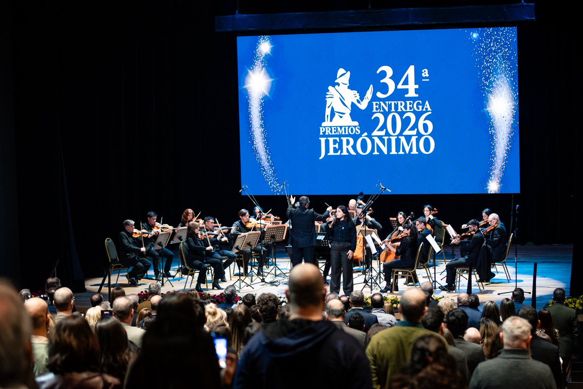 javierpretto's tweet photo. 🏆 PREMIOS JERONIMO 2026

En el marco del 453° aniversario de #CórdobaCapital, el intendente Daniel Passerini encabezó la 34.ª edición de los Premios Jerónimo, un reconocimiento a vecinos, vecinas e instituciones que, con su compromiso y trayectoria, contribuyen todos los días al crecimiento de nuestra ciudad.

Durante la gala, realizada por cuarto año consecutivo en el recuperado Teatro Comedia, también se entregó el Jerónimo de la Gente al Centro de Día Sullai y se rindió homenaje, con distinciones In Memoriam, a personalidades que dejaron una huella imborrable en Córdoba.

Una noche de reconocimiento, emoción y orgullo para celebrar a quienes hacen grande a nuestra ciudad. ❤️🏛️

#CórdobaCapital #453Años #PremiosJeronimo
