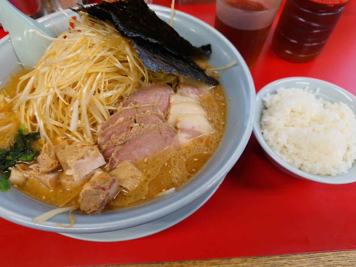 wizard0222's tweet photo. 健康診断終わりに24時間ぶりの食事がこれで帰宅して寝落ち。
食べ過ぎた！
そしておやすみなさい https://t.co/wlSpwusqhE