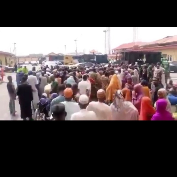 CableReporters_'s tweet photo. Lagos state Government arrest 396 beggars, to send them back home to their respective states. https://t.co/T90Z72TA6T