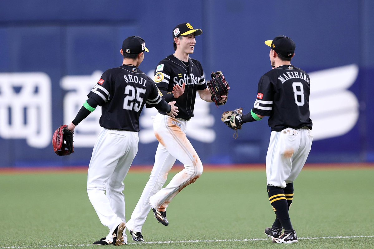 takafullc2's tweet photo. ラストプレーは、周東佑京選手による好捕でした！！！！！

photo by Kazutaka Kuriki📷 https://t.co/FgUjliagQI