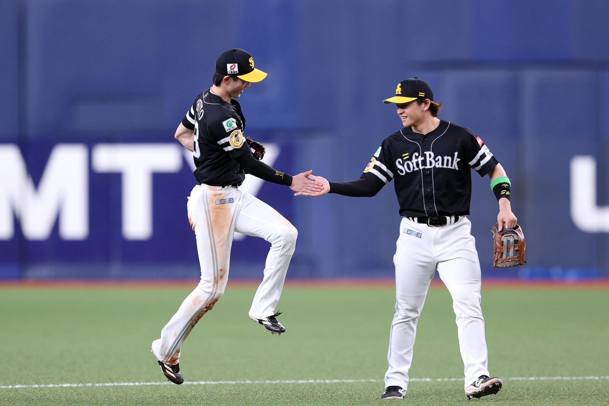 takafullc2's tweet photo. ラストプレーは、周東佑京選手による好捕でした！！！！！

photo by Kazutaka Kuriki📷 https://t.co/FgUjliagQI