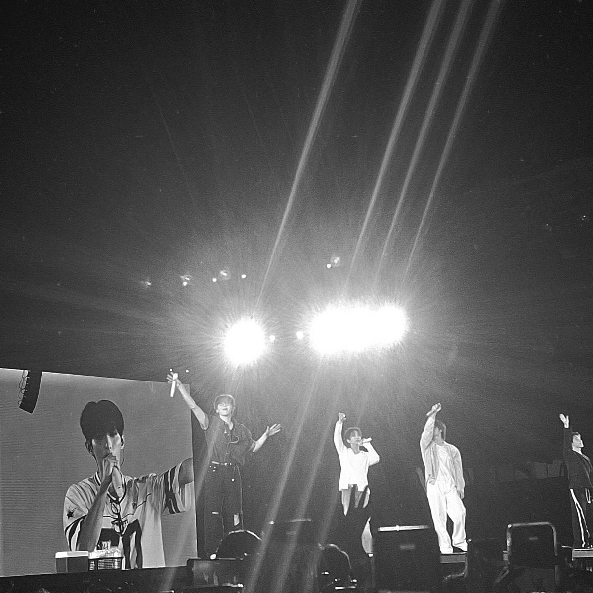wuonenie's tweet photo. See u soon OT13 🤞 https://t.co/NnwvOzES3m