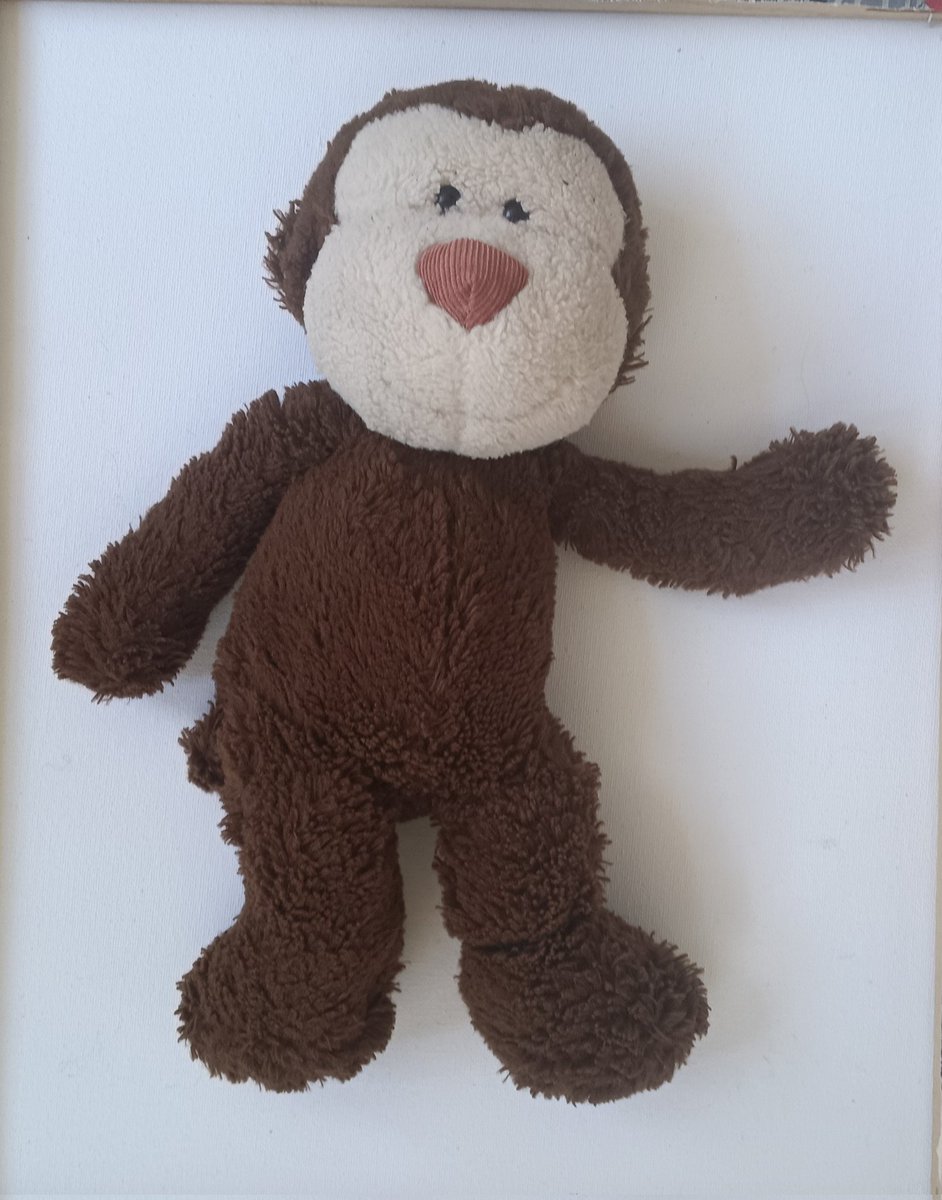 JustinBaileyart's tweet photo. Found on the #DLR.
Hopefully not abandoned but accidentally lost by a child who's probably bereft with a distraught parent.
There's no ticket offices on DLR so I'll hand this beastie into a @TfL station tomorrow unless I'm contacted here before.
#wato #bbcpm @lbc #lostproperty https://t.co/FFEMxbkB3l