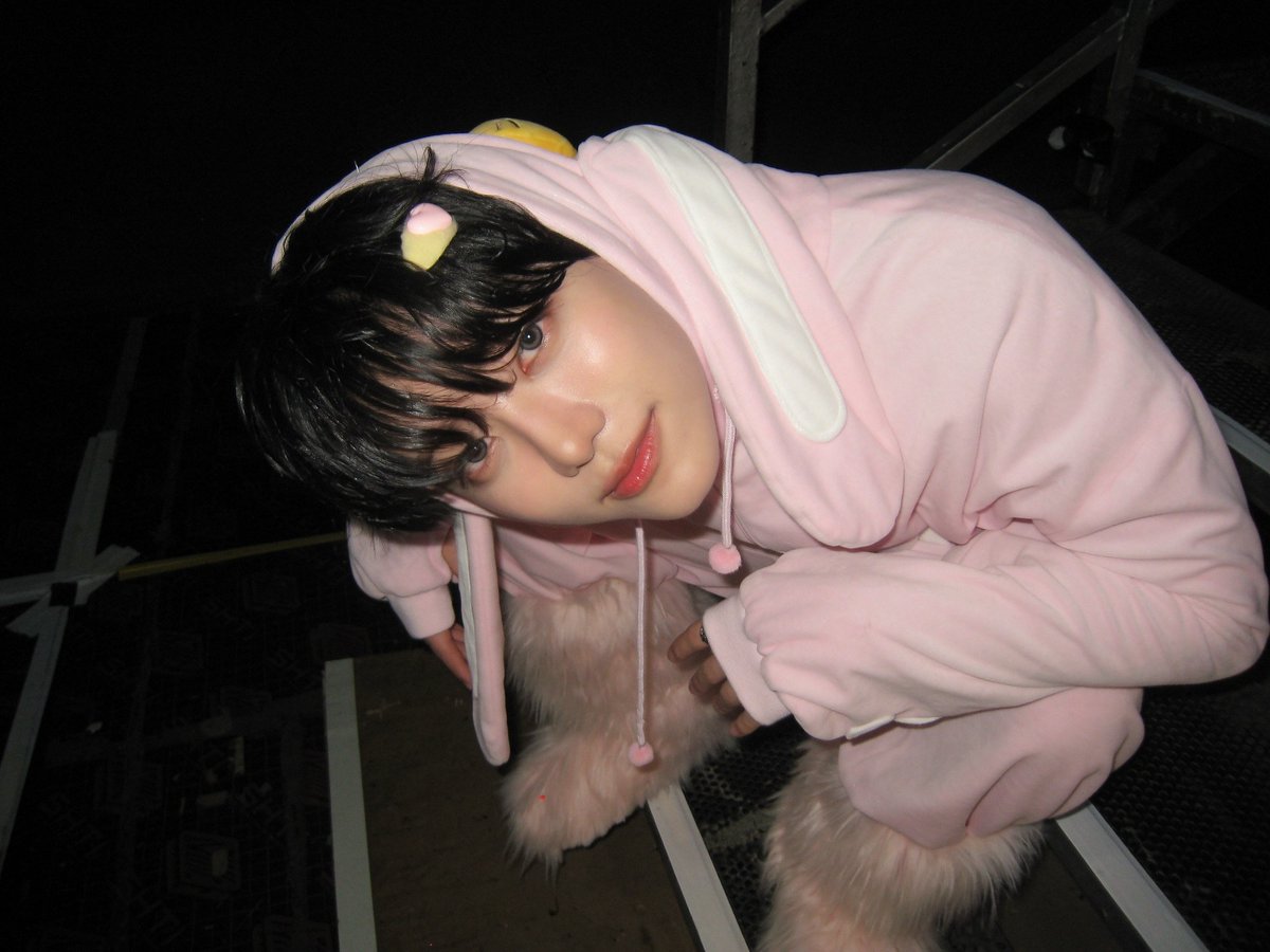 jaempregs's tweet photo. he's just out here looking like the prettiest bunny mommy ever https://t.co/3iF4Kfskov