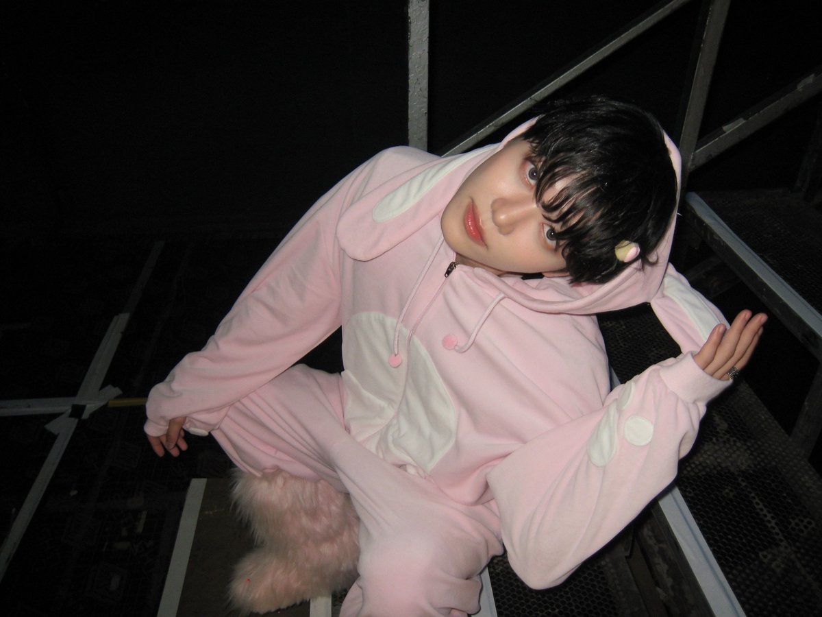 jaempregs's tweet photo. he's just out here looking like the prettiest bunny mommy ever https://t.co/3iF4Kfskov