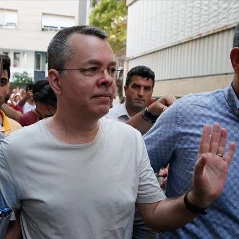 bosunatiklama's tweet photo. SON DAKİKA | Trump: "Geçmişte sadece Rahip Brunson olayı yaşanmıştı. Travmatik bir olaydı.

Cumhurbaşkanı Erdoğan'ı aradım, onu hemen serbest bıraktı. Sonra da olay çözüldü." https://t.co/HcsWcFPDO3
