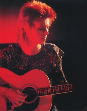 ProfesorJonk's tweet photo. Un día como hoy, en 1969, una de nuestras canciones favoritas llega a nuestro planeta.
@DavidBowieReal lanza el sencillo "Space Oddity", nueve días antes de que el Apolo 11 aterrice en la luna.
Siempre nos sentiremos Major Tom.
#DavidBowie #SpaceOddity
https://t.co/H0r2srFWWA https://t.co/2Bugtx9IKE