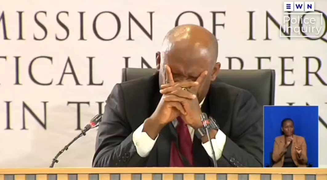 misumuzi_4's tweet photo. 🎈‼️🔥 It was a setup! Lt-General Nhlanhla Mkhwanazi asked Major-General Feroz Khan to hook him up with CIC Julius Malema.

The General kanti was just testing how close they are 😅

Mkhwanazi is dangerous 😉
#MadlangaCommission https://t.co/dAE05QWVt3
