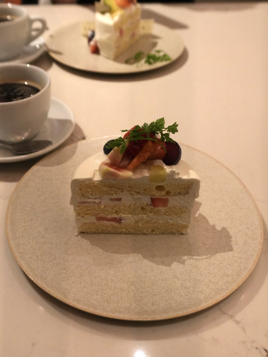 fukkinwaruo's tweet photo. 🍰2025年62個目🍰
Johnnie's Brasserie
（名古屋市中村区名駅1-1-3）
・Signature Course〜Dessert &amp; Coffee〜
コース料理の〆のデザートとコーヒー🧇🐟🥖🌽🥩ころっけ
ショートケーキは程よい甘さでさっぱり🍰
コーヒーは濃いめでスッキリ☕️
最高の日になりました🫃🤰💍 https://t.co/jXsn2yIz9m