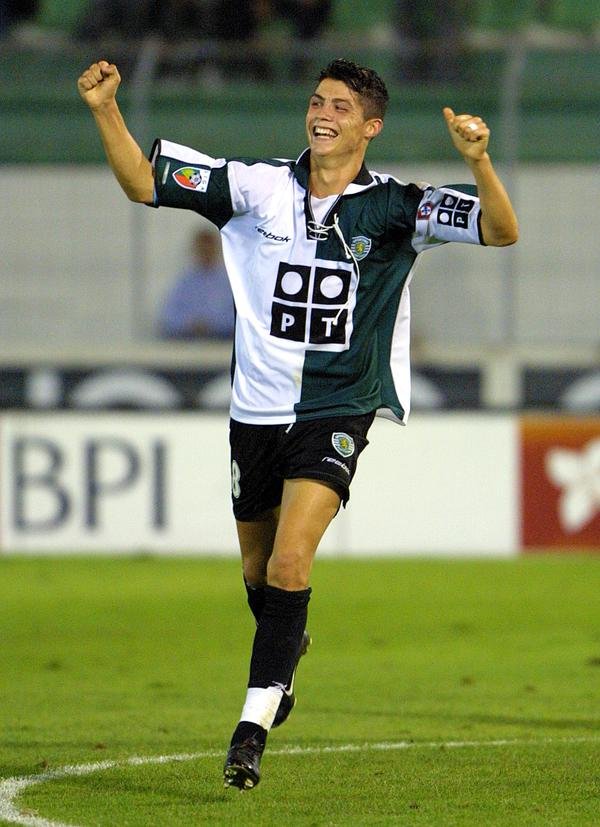 SeputarBolaID24's tweet photo. Terlepas dari bagaimana perjalanan Portugal berakhir di Piala Dunia usai di kalahkan Spanyol 1-0 di babak 16 besar, warisan Cristiano Ronaldo tidak akan ditentukan oleh satu turnamen.

Selama lebih 23 tahun karirnya, ia membangun namanya melalui kerja keras, konsistensi, dan mentalitas yang membuatnya mampu bertahan di level tertinggi dalam waktu yang lama. Perjalanan itu dimulai bersama Sporting CP, lalu berlanjut ke Manchester United, Real Madrid, Juventus, Al Nassr, hingga menjadi ikon terbesar Timnas Portugal. Di setiap tempat yang ia singgahi, Cristiano Ronaldo selalu meninggalkan jejak dan menuliskan sejarah yang akan terus dikenang dalam dunia sepak bola.

Dan dengan berakhirnya perjalanan Portugal di Piala Dunia 2026, berakhir pula perjalanan Cristiano Ronaldo di panggung terbesar sepak bola. Namun yang berakhir hanyalah perjalanannya. Warisannya akan tetap hidup dalam rekor, pencapaian, dan inspirasi yang ia tinggalkan bagi generasi berikutnya.

Legenda tidak selalu dikenang karena bagaimana mereka mengakhiri kisahnya, tetapi karena apa yang telah mereka berikan sepanjang perjalanan kariernya. Dan Cristiano telah meninggalkan jejak yang akan selalu menjadi bagian dari sejarah sepak bola. Akhir dari sebuah perjalanan di panggung terbesar piala dunia tidak akan pernah menghapus besarnya kisah yang telah ia tuliskan.