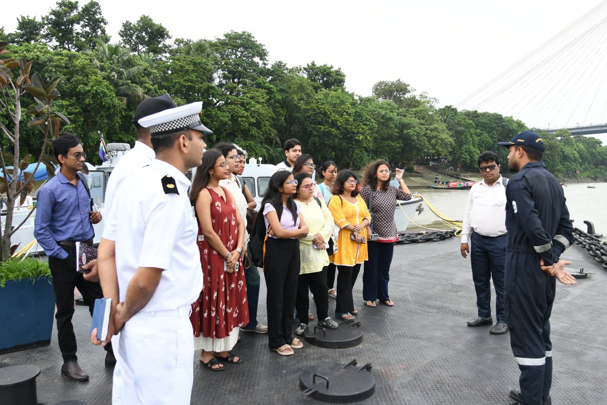 IN_NetajiSubhas's tweet photo. 10 Students across various Colleges of Kolkata undertaking an Internship on #Veterans Welfare at the #Rajya Sainik Board (West Bengal) visited #INS Netaji Subhas on 07 Jul 26 and interacted with the #Command Regimental System Officer (North East). Insights were given to the Students on the #Naval Regimental System and measures undertaken by the #Indian Navy towards strengthening the bonds with the #Veterans, widows and Next of Kin.
@indiannavy
@IN_HQENC
@Navyesm
@easterncomd
@PRO_Vizag
@prodefkolkata
@SainikWest